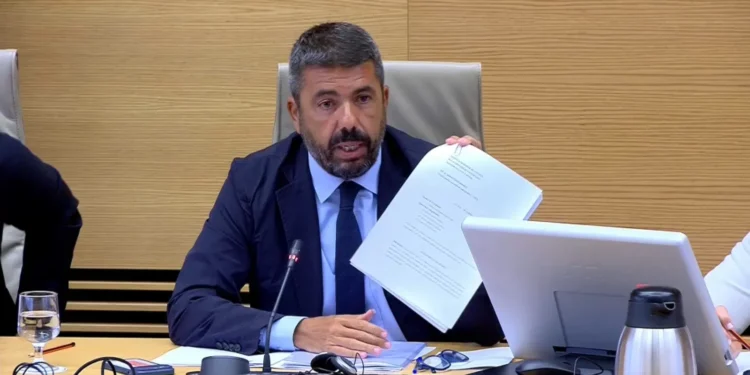 Mazón vuelve al Congreso por la DANA: no entregará los WhatsApp y niega que asumiera el mando en el Cecopi