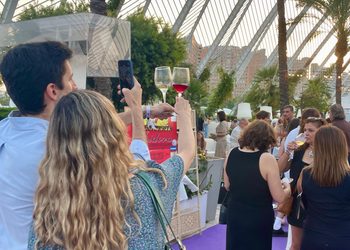 Cerca de 20 bodegas se darán cita en la Noche del Vino y la Música de PROAVA 2 Cerca de 20 bodegas se darán cita en la Noche del Vino y la Música de PROAVA