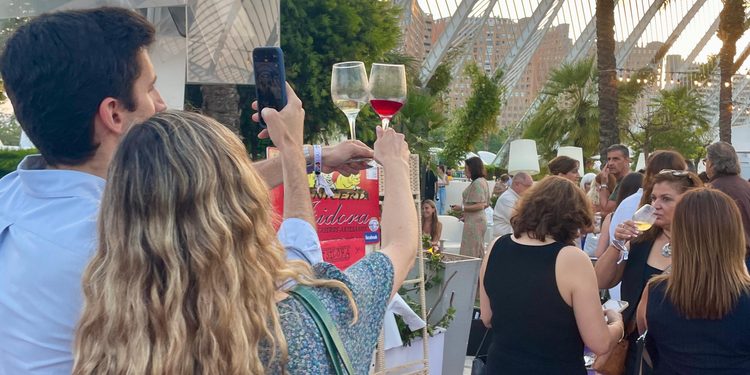 Cerca de 20 bodegas se darán cita en la Noche del Vino y la Música de PROAVA 1 Cerca de 20 bodegas se darán cita en la Noche del Vino y la Música de PROAVA