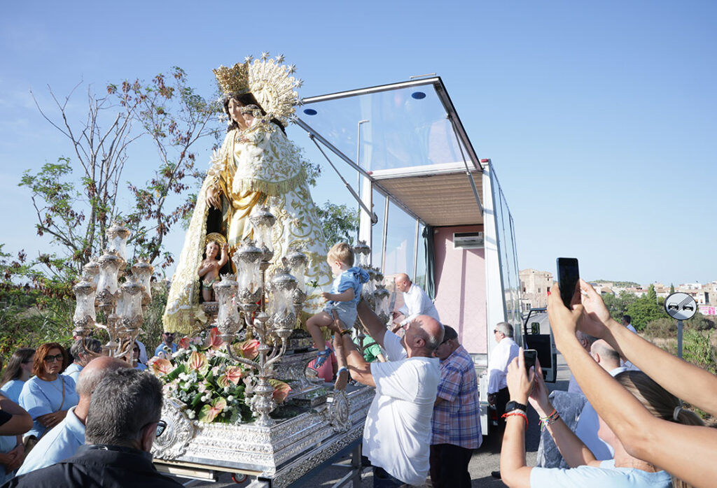Albalat dels Tarongers se rinde ante la imagen peregrina de la Virgen de los Desamparados 9 Peregrina Albalat Tarongers 3 1