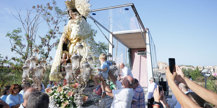 Albalat dels Tarongers se rinde ante la imagen peregrina de la Virgen de los Desamparados 1 Albalat dels Tarongers se rinde ante la imagen peregrina de la Virgen de los Desamparados