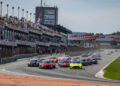 Más de 20.000 aficionados vibran en el Circuit de Cheste con la emoción de ROOW y las Supercars