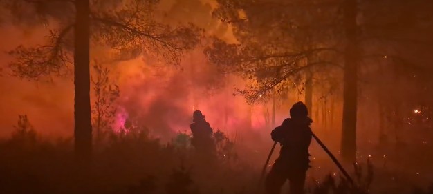 El incendio de Tuéjar supera las 1.000 hectáreas calcinadas y ya deja 2 bomberos heridos 1 El incendio de Tuéjar supera las 1.000 hectáreas calcinadas y ya deja 2 bomberos heridos