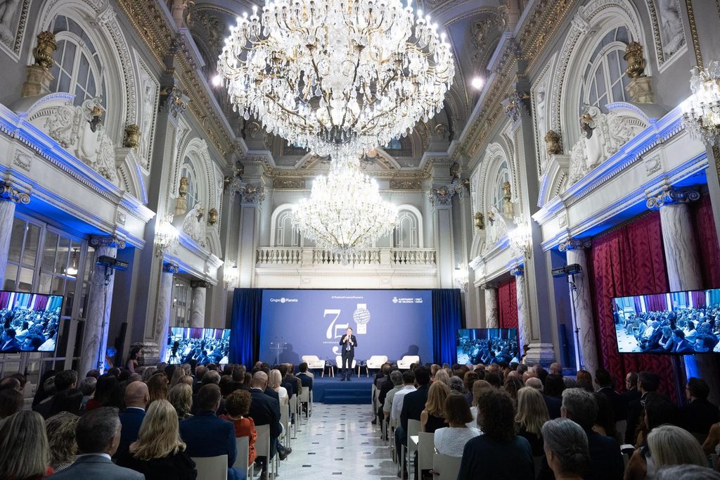 El Premio Planeta celebra en Valencia sus 75 años de historia con Màxim Huerta, Javier Sierra y Luz Gabás 12 Valencia reune a 200 invitados para celebrar los 75 anos del Premio Planeta 4