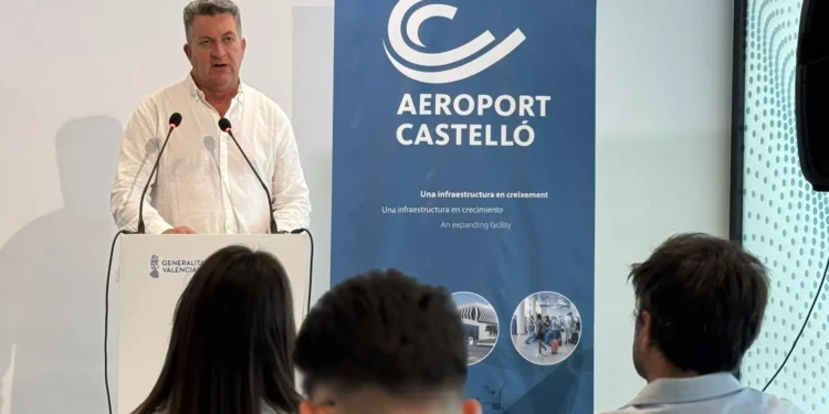 Castellón supera por primera vez los 52.000 pasajeros en un mes y anuncia vuelos directos a Ibiza 1 Castellón supera por primera vez los 52.000 pasajeros en un mes y anuncia vuelos directos a Ibiza