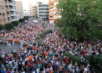 Más de 3.000 ciudadanos se concentran en Torrent en apoyo y solidaridad con el pueblo de Ceuta 14 Más de 3.000 ciudadanos se concentran en Torrent en apoyo y solidaridad con el pueblo de Ceuta