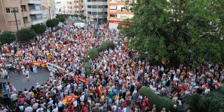 Más de 3.000 ciudadanos se concentran en Torrent en apoyo y solidaridad con el pueblo de Ceuta 1 Más de 3.000 ciudadanos se concentran en Torrent en apoyo y solidaridad con el pueblo de Ceuta