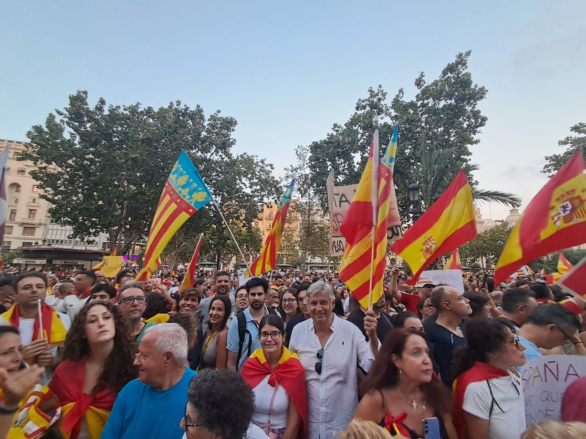 Más de 20.000 personas se manifiestan en Valéncia por Ceuta 5 WhatsApp Image 2026 09 02 at 21.37.011