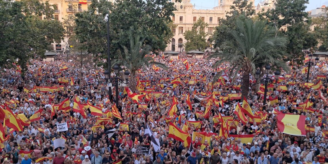 Más de 20.000 personas se manifiestan en Valéncia por Ceuta 1 Más de 20.000 personas se manifiestan en Valéncia por Ceuta