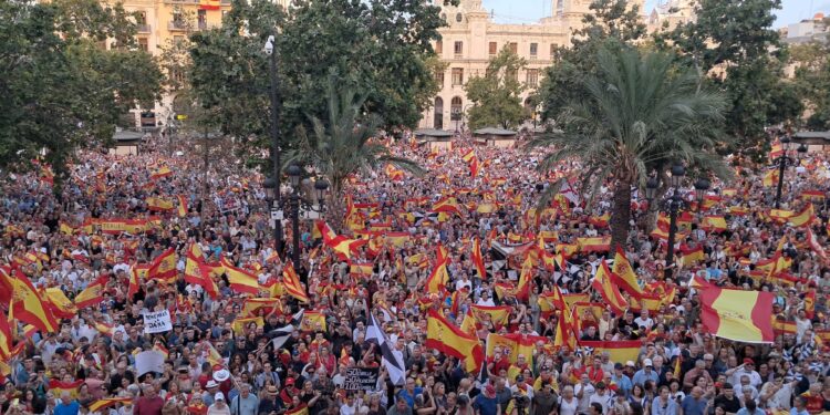 Más de 20.000 personas se manifiestan en Valéncia por Ceuta 1 Más de 20.000 personas se manifiestan en Valéncia por Ceuta