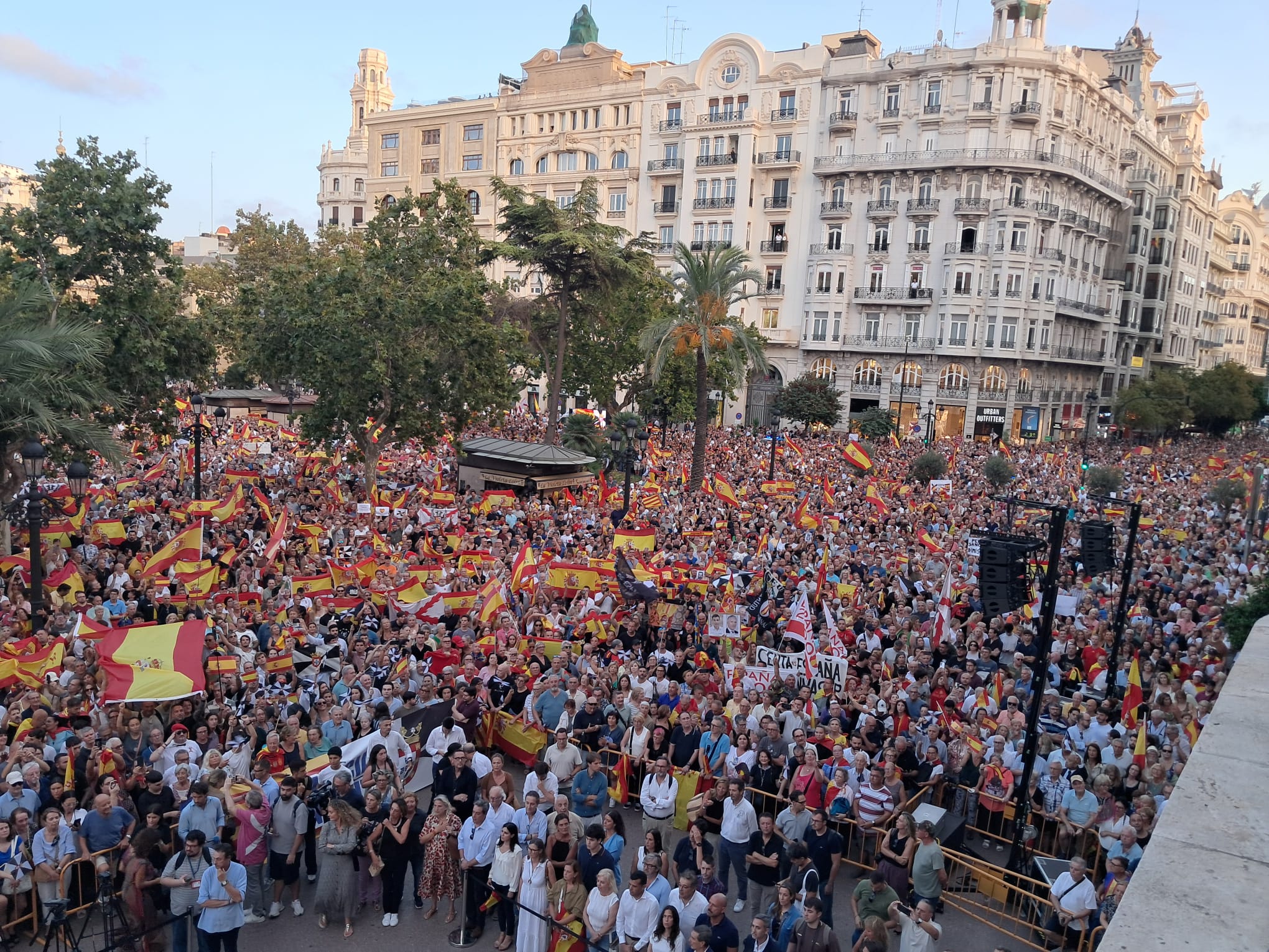 Más de 20.000 personas se manifiestan en Valéncia por Ceuta 7 WhatsApp Image 2026 09 02 at 22.39.51