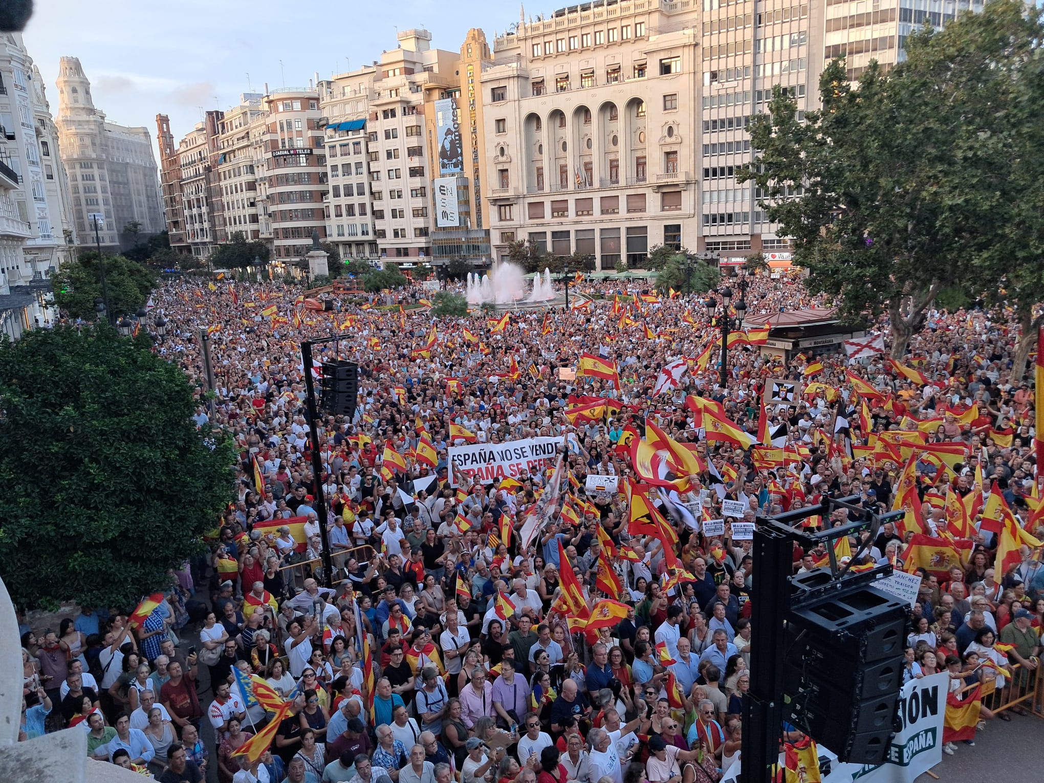 Más de 20.000 personas se manifiestan en Valéncia por Ceuta 6 WhatsApp Image 2026 09 02 at 22.39.511