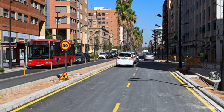 Valéncia reabre el eje Giorgeta-Pérez Galdós al tráfico con dos carriles por sentido ante el inicio del curso escolar 1 Valéncia reabre el eje Giorgeta-Pérez Galdós al tráfico con dos carriles por sentido ante el inicio del curso escolar