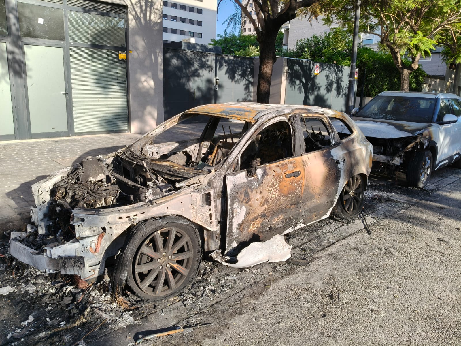 Incendian tres vehículos en Valéncia entre la ola de robos y la creciente alerta vecinal por la inseguridad 3 WhatsApp Image 2026 09 07 at 18.56.05