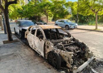 Incendian tres vehículos en Valéncia entre la ola de robos y la creciente alerta vecinal por la inseguridad 14 Incendian tres vehículos en Valéncia entre la ola de robos y la creciente alerta vecinal por la inseguridad