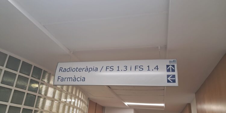 Una caída del sistema informático paraliza el servicio de Farmacia del Hospital Clínico de Valéncia y deja a un centenar de pacientes sin sus tratamientos
