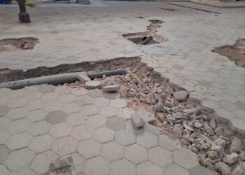 Las obras del Bar Central de Ricard Camarena arrasan sin control el pavimento protegido de cerámica Nolla