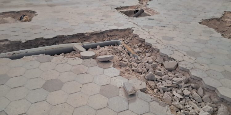 Las obras del Bar Central de Ricard Camarena arrasan sin control el pavimento protegido de cerámica Nolla