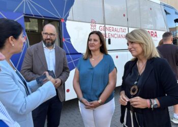 El Bus Labora llega a la UPV para ayudar a estudiantes y recién titulados a encontrar su primer empleo 14 WhatsApp Image 2026 09 21 at 10.35.33
