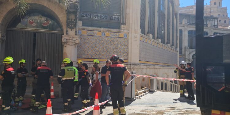 Desolación en el Mercado Central de Valéncia: más de 40 paradas con pérdidas millonarias ante el cierre sin fecha de apertura