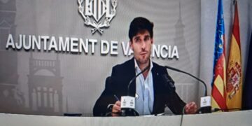 Opacidad, incompetencia y hasta un mes de parálisis: el Ayuntamiento naufraga en la gestión del incendio del Mercado Central