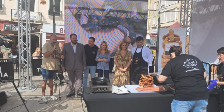 El TorreznoFest arranca con gran éxito de público en la Plaza de Patraix