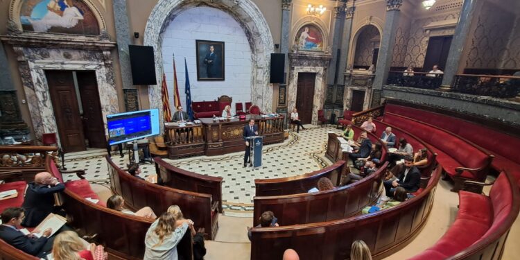 El Gobierno municipal presume de reducir la oferta turística mientras la oposición le acusa de «falsear» las cifras 1 El Gobierno municipal presume de reducir la oferta turística mientras la oposición le acusa de «falsear» las cifras