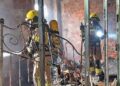 Un incendio obliga a rescatar a un vecino refugiado en un balcón de la calle Florista