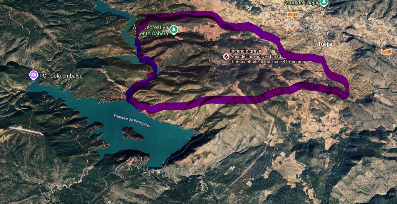 El fuego en Tuéjar abarca un perímetro de 21 km y 880 hectáreas con la mirada puesta en el viento y el embalse de Benagéber 2 area incendio estimada IFTuejar