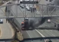 Dos kilómetros de atasco en la V-21 por el incendio de un vehículo en Museros