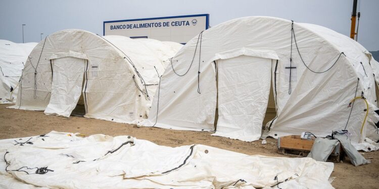 La Audiencia Nacional paraliza los trabajos para instalar el campamento para 1.000 inmigrantes en el Puerto de Ceuta 1 La Audiencia Nacional paraliza los trabajos para instalar el campamento para 1.000 inmigrantes en el Puerto de Ceuta