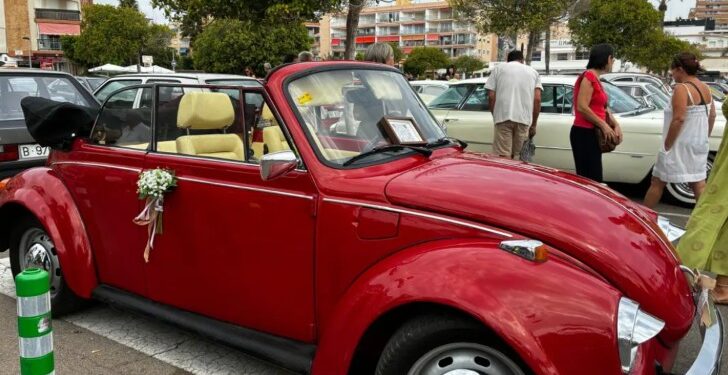 La playa de La Pobla de Farnals se convierte este domingo en la capital del motor con su XI Concentración de Coches y Motos