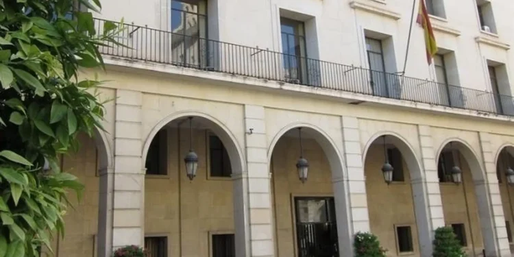 Absuelto un hombre acusado de mantener relaciones con una menor en Villajoyosa al considerar el tribunal que desconocía su edad 1 Absuelto un hombre acusado de mantener relaciones con una menor en Villajoyosa al considerar el tribunal que desconocía su edad