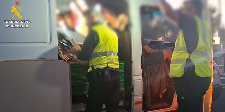 Investigan a 21 personas en Benaguasil por un presunto delito contra la propiedad industrial en un mercadillo dominical