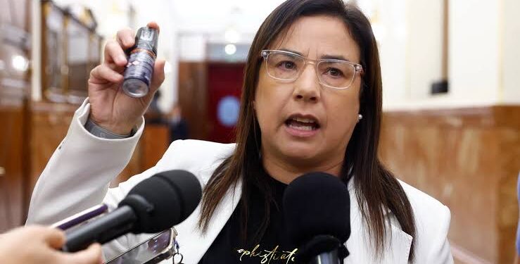 Armengol censura la realidad de las mujeres ceutíes y expulsa del Congreso a una diputada por mostrar un espray pimienta 1 Armengol censura la realidad de las mujeres ceutíes y expulsa del Congreso a una diputada por mostrar un espray pimienta