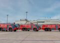 Un incendio de cuatro vehículos en el aparcamiento del Aeropuerto de Valéncia activa el protocolo de emergencia sin afectar a los vuelos