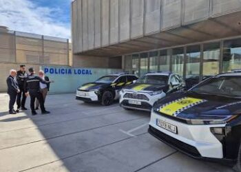 Detenido un hombre en Alboraya tras amenazar a transeúntes con una botella e intentar agredir a la Policía Local 14 Detenido un hombre en Alboraya tras amenazar a transeúntes con una botella e intentar agredir a la Policía Local