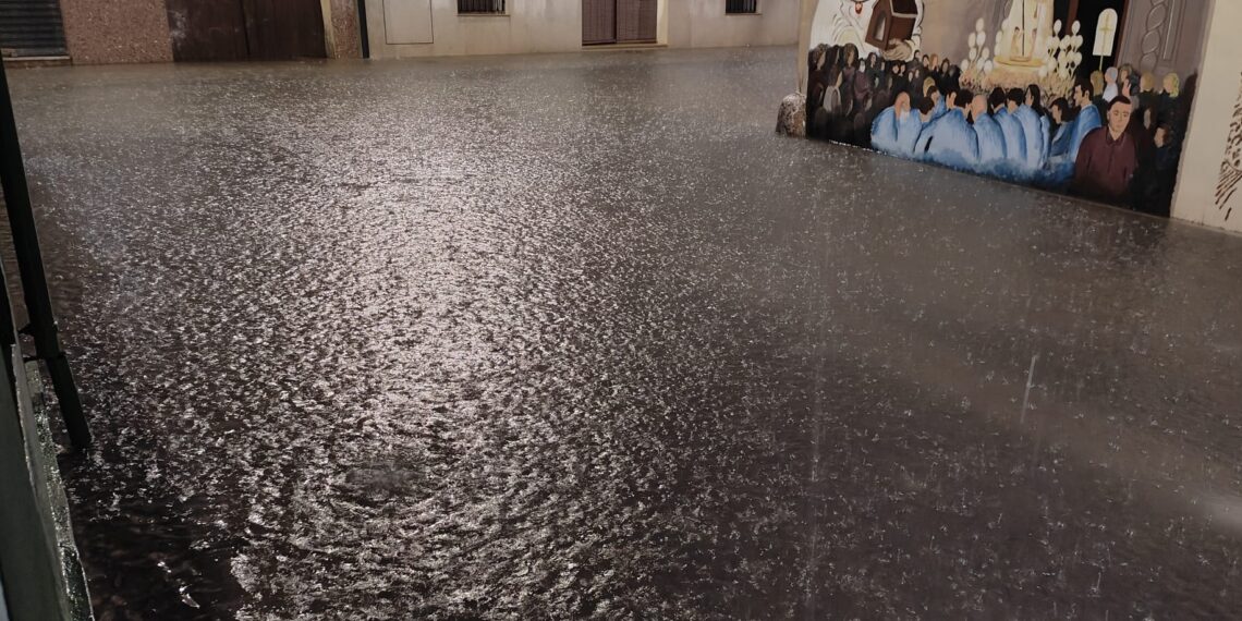 Primeras inundaciones en l'Horta por lluvias torrenciales de más de 80 litros por metro cuadrado 1 Primeras inundaciones en l'Horta por lluvias torrenciales de más de 80 litros por metro cuadrado