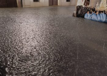 Primeras inundaciones en l'Horta por lluvias torrenciales de más de 80 litros por metro cuadrado