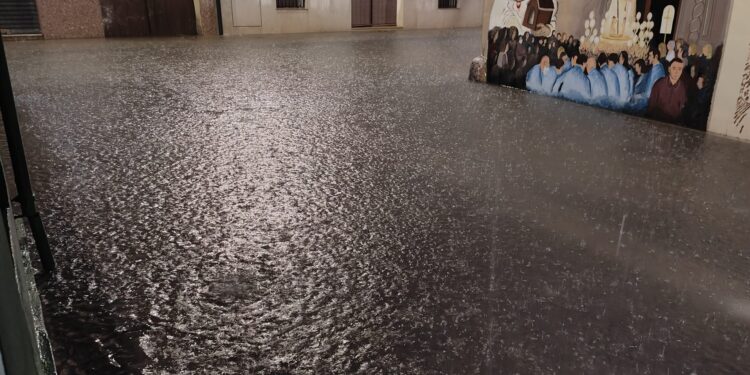 Primeras inundaciones en l'Horta por lluvias torrenciales de más de 80 litros por metro cuadrado
