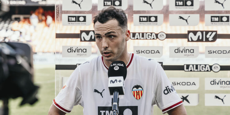 Arnau Martínez confía en la reacción del Valencia CF tras la goleada: «Vamos a darle la vuelta» 1 megaarnau Apaisada