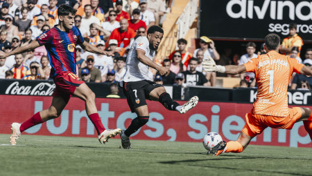 El Valencia CF toca fondo ante el Barcelona con una goleada que desata la indignación de Mestalla (0-5) 1 megadanjuma Normal
