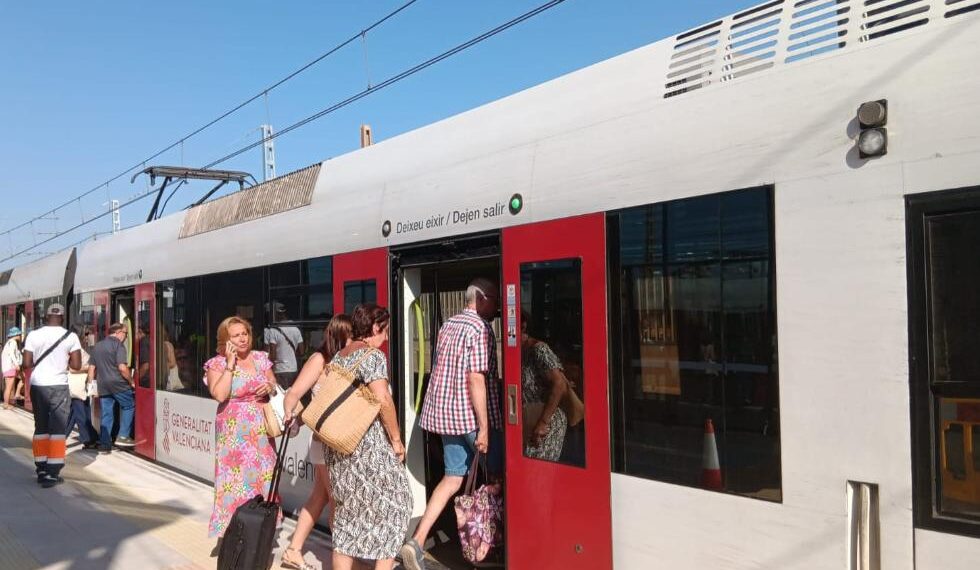 Caos en Metrovalencia: reabierta la Línea 4 tras un corte total, pero la Línea 3 sufre importantes retrasos por una avería eléctrica