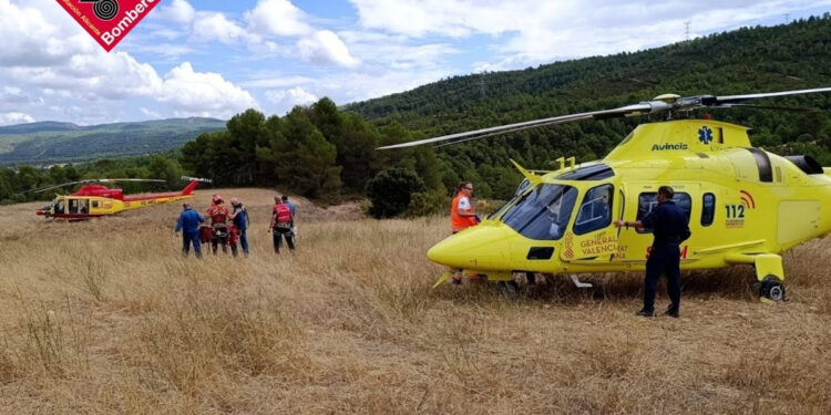 Rescatan a un ciclista tras caer por un terraplén de unos 20 metros en Banyeres de Mariola 1 unnamed 14 1