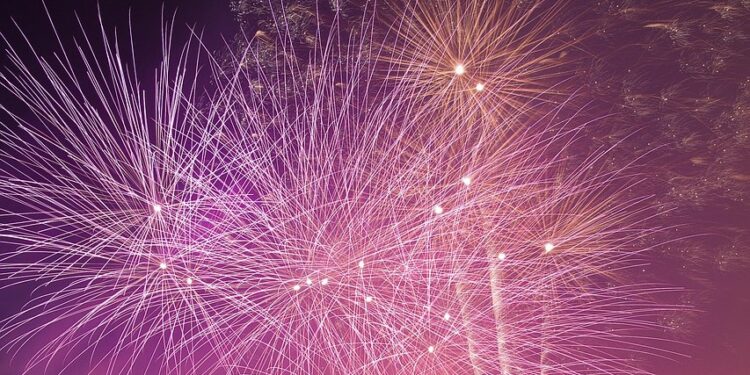 Valencia recupera esta noche el Festival Internacional de Pirotecnia con 2.000 órdenes de disparo y una tonelada de pólvora 1 0924 Pirotecnia