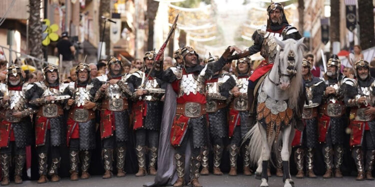 La Diputació de Valéncia reparte 203.500€ entre 407 comparsas de Moros y Cristianos para impulsar la fiesta