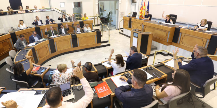 La Diputación de Alicante aprueba una moción para impulsar el uso de agua regenerada y avanzar hacia el vertido cero
