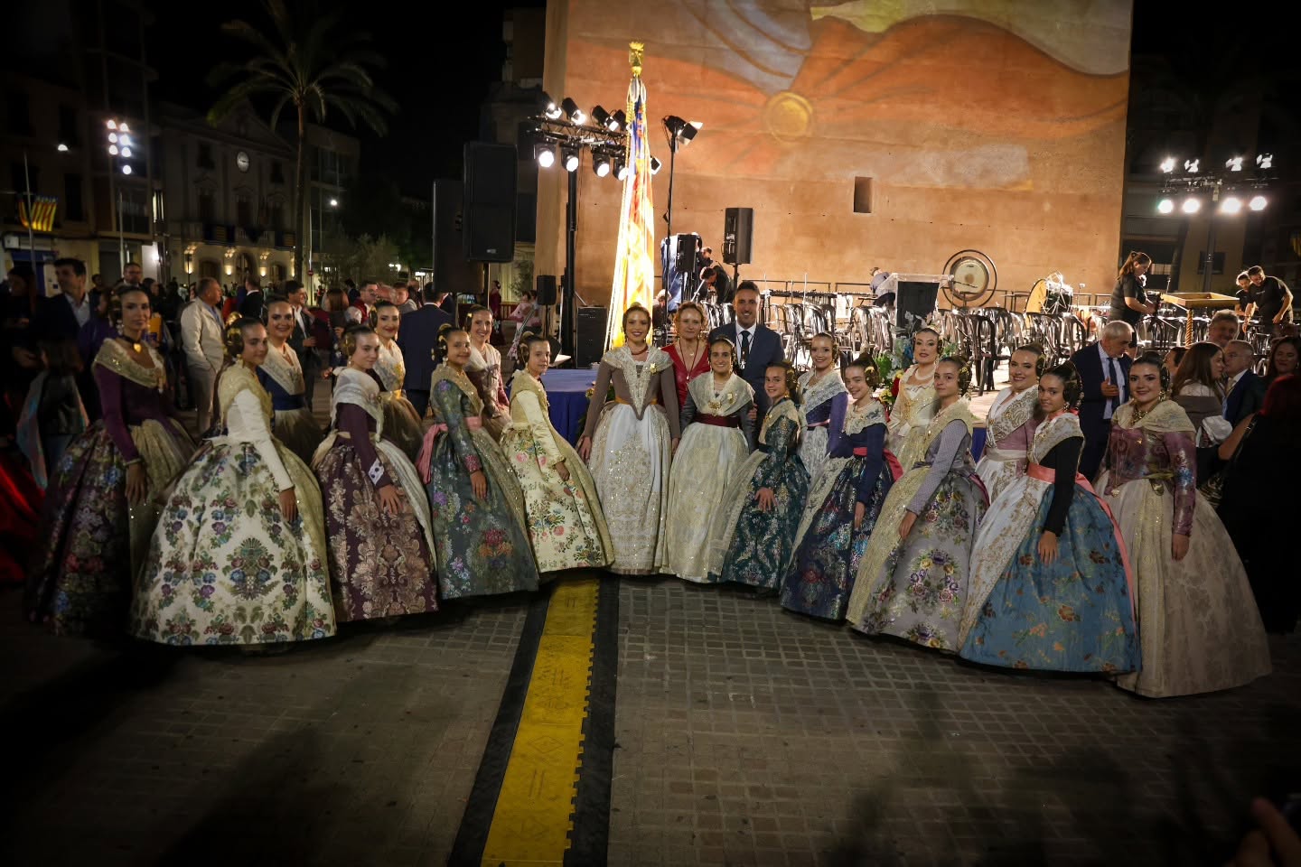 Torrent rinde tributo a Jaume I y vibra con la Real Senyera el 9 d'Octubre 8 153