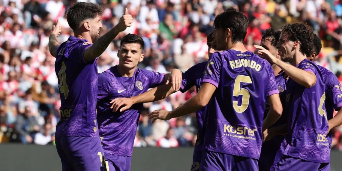 El Elche conquista Vallecas con un 0-3 y sale del descenso antes de recibir al Valencia 1 1f037802 e6d2 49e0 8382 114640ec5285 16 9 aspect ratio 1600w 0