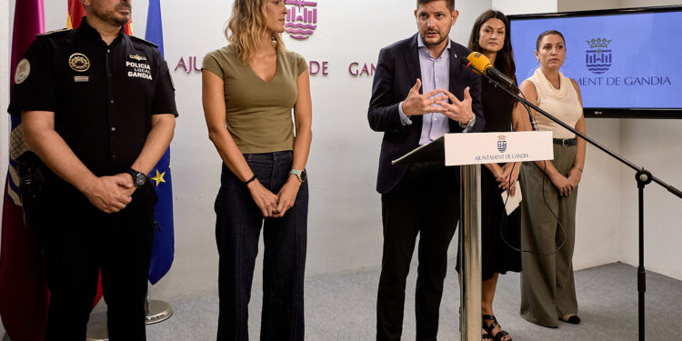 Gandia mantiene las medidas de seguridad por la alerta roja y pospone el inicio de la Fira i Festes 1 Gandia mantiene las medidas de seguridad por la alerta roja y pospone el inicio de la Fira i Festes